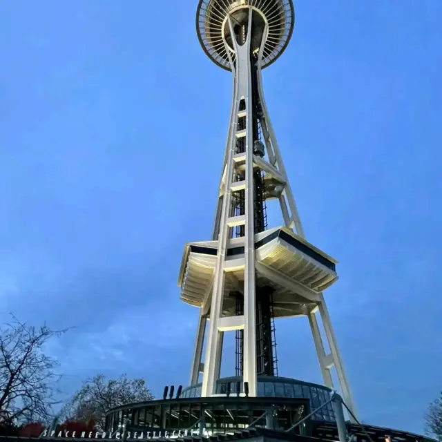 Seattle Trip: Space Needle - A Guide to the City's Landmark and Cultural Exploration