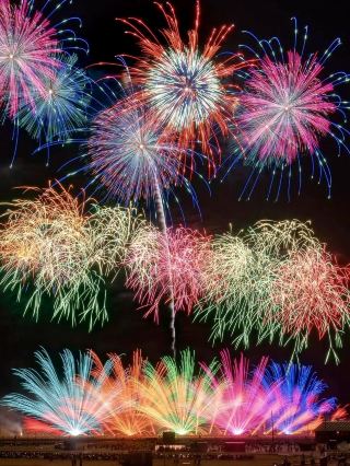 A Splendid Poem Under the Night Sky: A Chronicle of the Sanriku Fireworks Festival