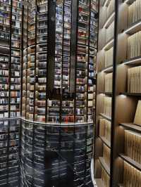 Zhongshuge Bookstore: A Surreal Literary Oasis in Chengdu