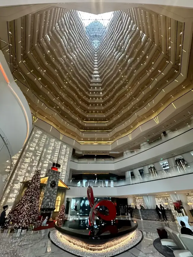 Thanks to Zhao Lusi, I've stayed in the most luxurious hotel ever! 