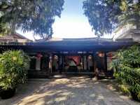 江中的寺廟