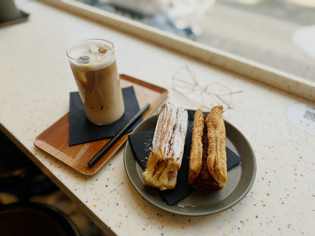 根特漫遊：在比利时古城邂逅一杯咖啡與可頌的仪式感