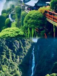雲上金頂，天下峨眉！