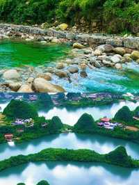 水墨潑灑嘅青巒，竹筏劃過嘅碧波，舌尖纏繞嘅鮮香——呢度就係桂林！