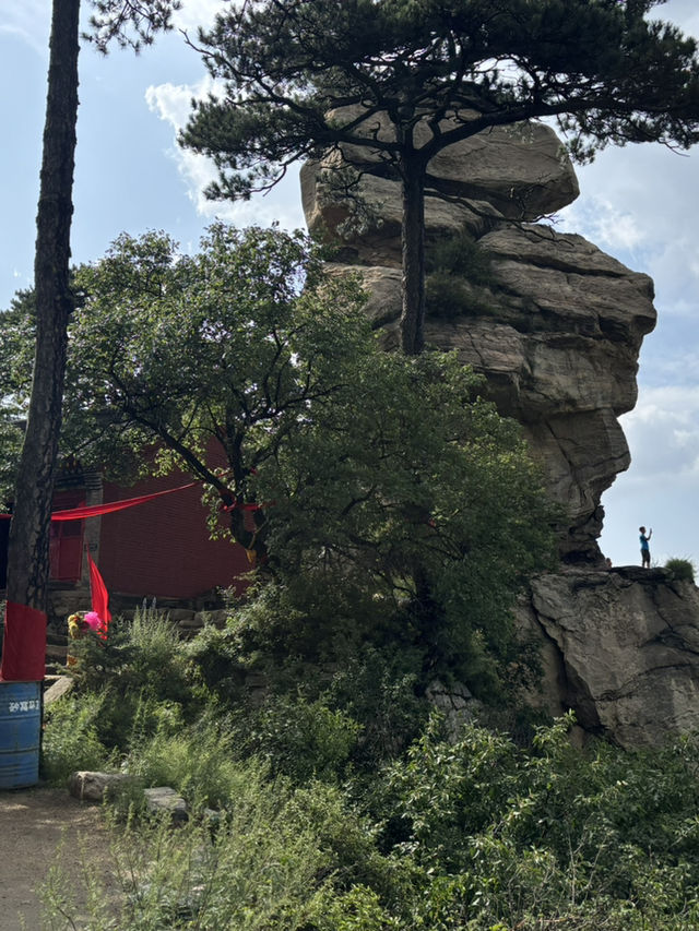 A beautiful temple hidden in the mountains near Baoding