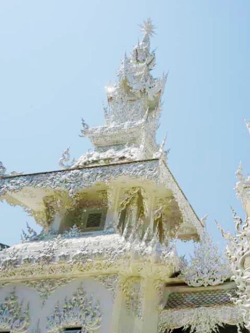 一座潔白的聖堂從雲端降落凡間 白廟