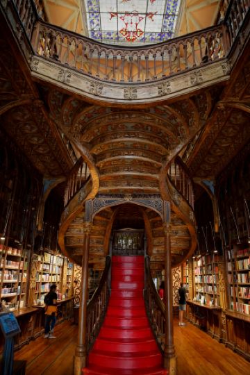 "The ancient, noble, forever loyal, and invincible city of Porto." 