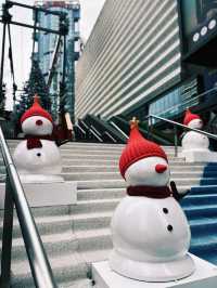 陸家嘴冰雪王國真冰場，人均30元即可滑冰