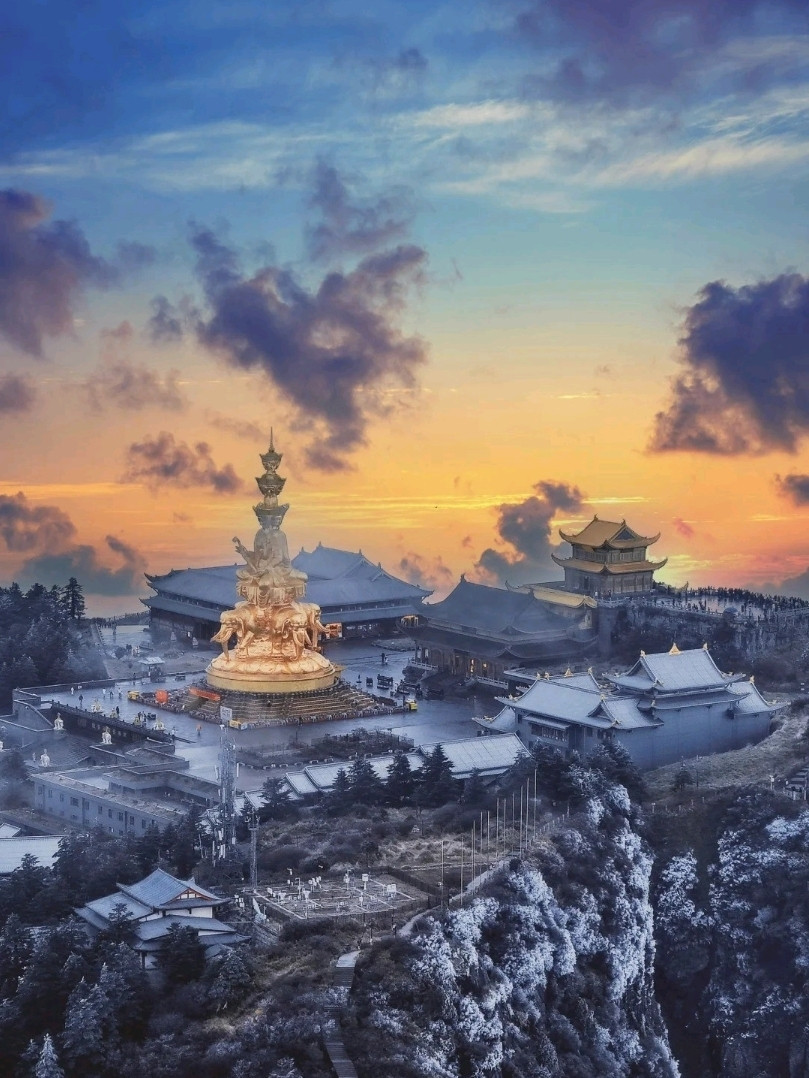 楽山×峨眉山｜「金頂の日の出、雲海の雪松、夜の打鉄花、千年の大仏