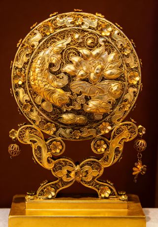 การตื่นขึ้นของแมลง: การไตร่ตรองอย่างช้าๆ ในหวู่ผิง | การพบปะอย่างอ่อนโยนกับกาลเวลาในลานบ้านร้อยตระกูล