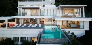 Cliffside villa with a prime sea view in Phuket! Watching the sunset is so romantic