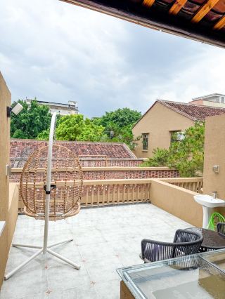 Perfect for family trips! This courtyard in Deqing feels so cozy