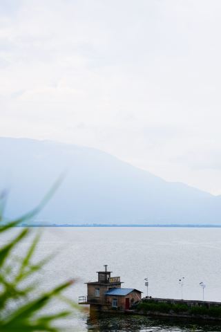 Giant Screen Sea View | A world in every window, Erhai Lake from every bed