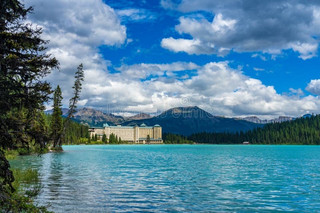 A roundup of 13 top luxury hotels & stunning destinations worldwide. I want to visit them all!