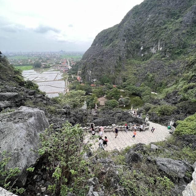 Nigh binh dragon mountain