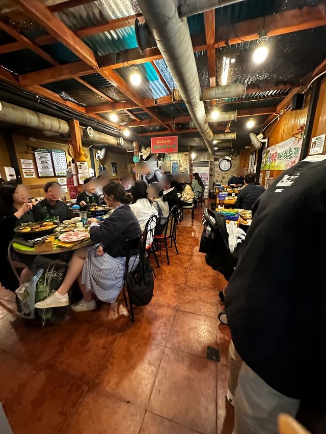 ソウル駅近く　ウォンドンミナリサムギョプサル　せりが美味しい！