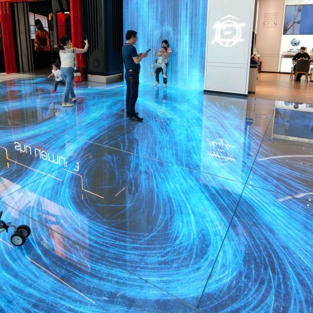 打卡深圳極具科技藝術感☞C Future city