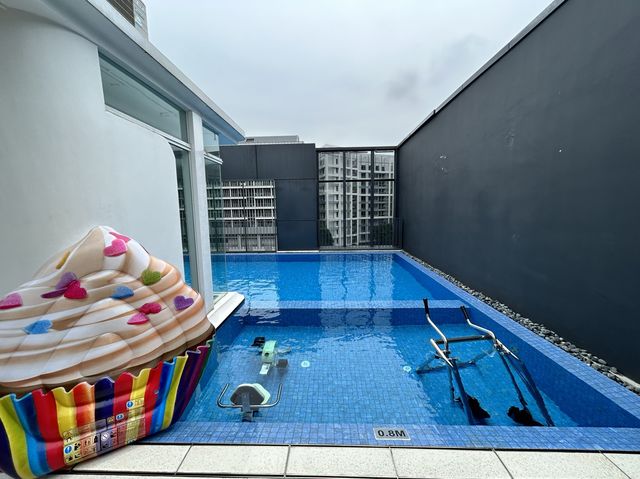 Beautiful Rooftop Pool