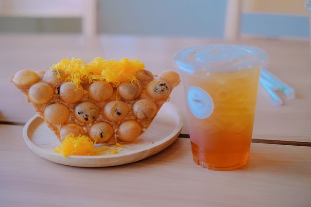 The Coffee Library & Co คาเฟ่กลางนา