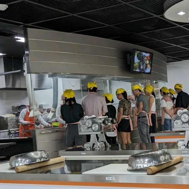 チキンラーメンファクトリーで、チキンラーメン作り体験に初挑戦！！