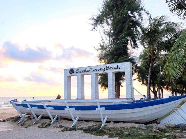 เจ้าหลาวทอแสงบีช รีสอร์ท จ.จันทบุรี 🏖