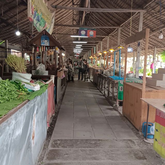 เที่ยวตลาดน้ำกับ BMA Feeder