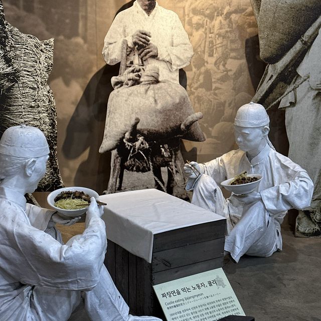 역사적인 건물에서 만나는 짜장면의 역사 🍜 짜장면 박물관