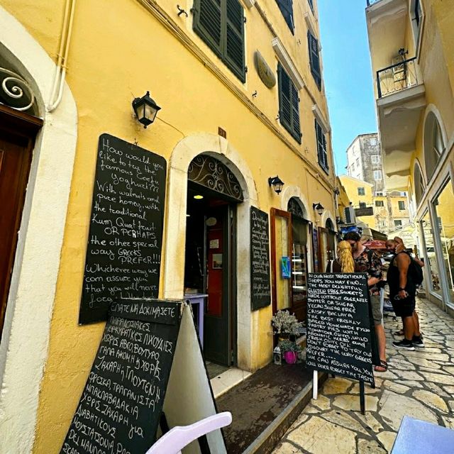 A CHIC AND COZY CAFE IN CORFU!