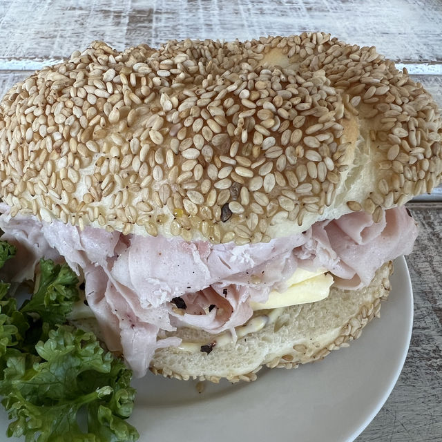 【チェジュ】海を眺めながら食べれる有名ベーグル