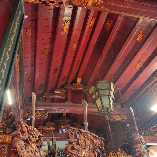 🇻🇳ベトナム ハノイ "クアンタン寺(鎮国寺)" 厳かな寺、重厚感ある4トンの銅像が特徴的