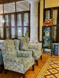 COLORFUL MANSION ROOM AT JAWI PERANAKAN
