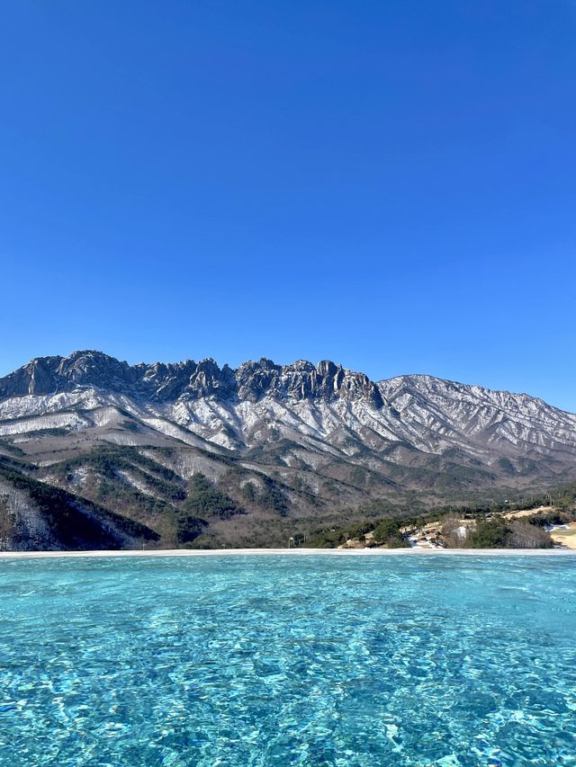 여기가 바로 K-스위스💚 눈 쌓인 울산바위 바라보며 수영하기 어때?🏔️