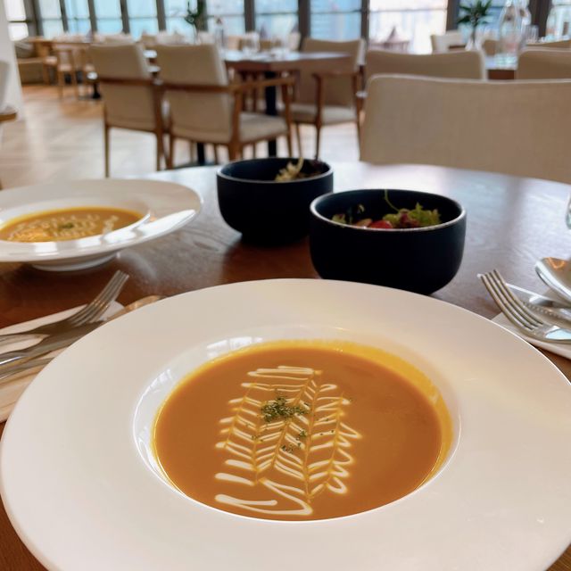 開揚維港景色🌊🏙️高質西餐廳🍽️