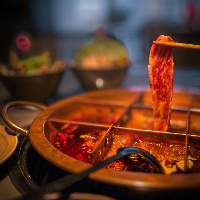 📍香港中環｜方叔叔 · 「紅紅」烈烈九宮格麻辣鍋🌶️ 自由分配火鍋配料好貼心！