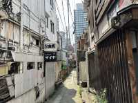 東京・新宿区。『車力門通り』を歩く。