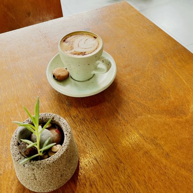 Leo Antiques & Coffee