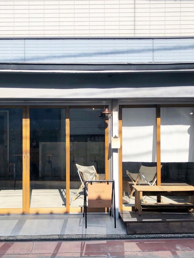 【福岡カフェ】無機質で魅力的な福岡のカフェ☕️ 【福岡カフェ】無機質で魅力的な福岡のカフェ☕️