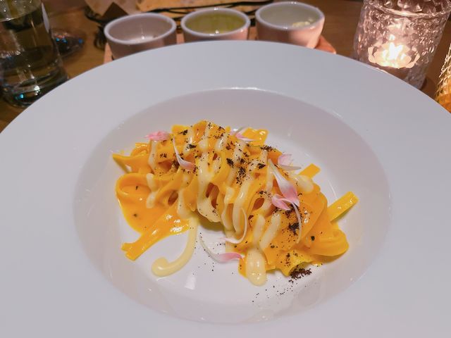 餐廳由米芝蓮星級Chef Enrico Bartolini 開設，食物充滿意大利風情而且又夠正宗，質素有保証~加上意大利藉店員服務超殷勤又夠禮貌，我同朋友仔都食得好盡興，值得一試～