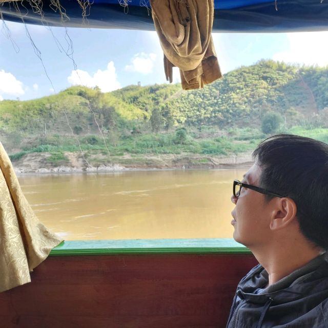 นั่งเรือช้าไปปากแบ่ง 