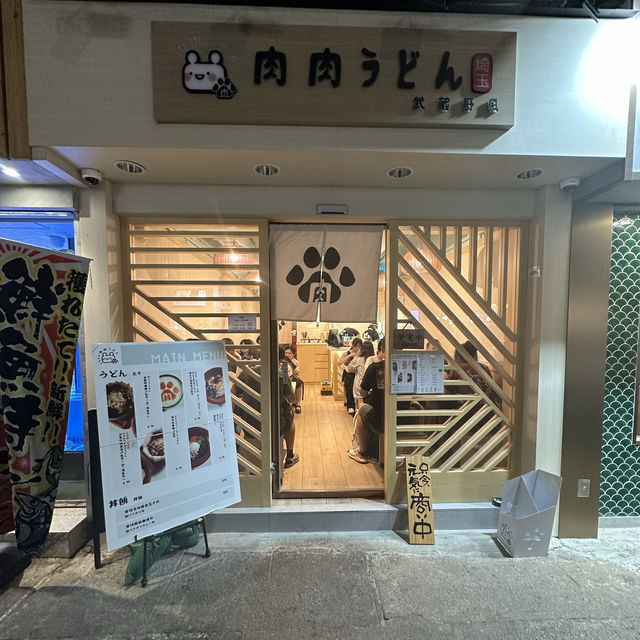 人氣日式沾烏冬！晚市7點半已截龍，人龍排到去街尾