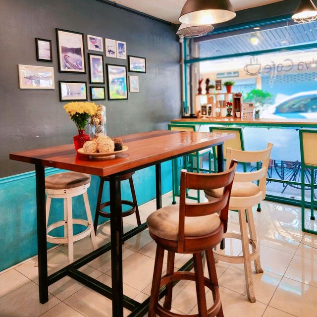 ร้านกาแฟริม​แม่น้ำบางปะกง