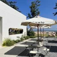 bOnnie on the beach คาเฟ่ริมทะเล หาดชะอำ หัวหิน