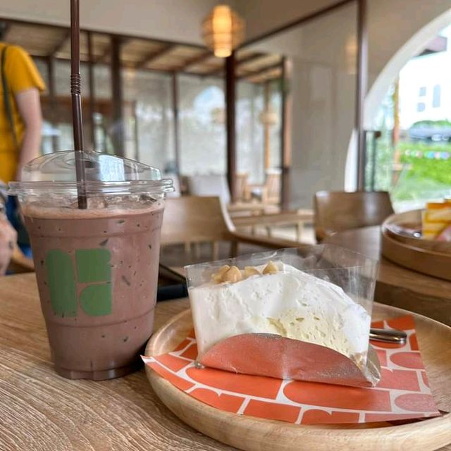 the Arc cafe คาเฟ่สวยสบายตา
