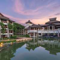 เที่ยวในตัวเมือง พักรีสอร์ทสุดหรูริมแม่น้ำ 🌅