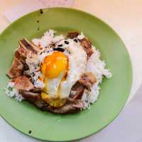 Forgee 🐷: ข้าวหมู porkshop ทอด topping ด้วยไข่ดาว