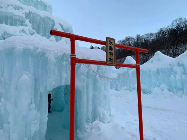 【北海道旅行】北海道 千歳・支笏湖 氷濤まつり 昼夜で姿を変える人の手でつくられた幻想的な氷山たち