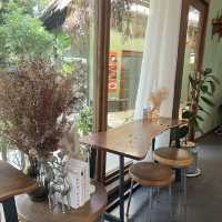 The Glass House ร้านอาหาร กาแฟ ถนนนครอินทร์