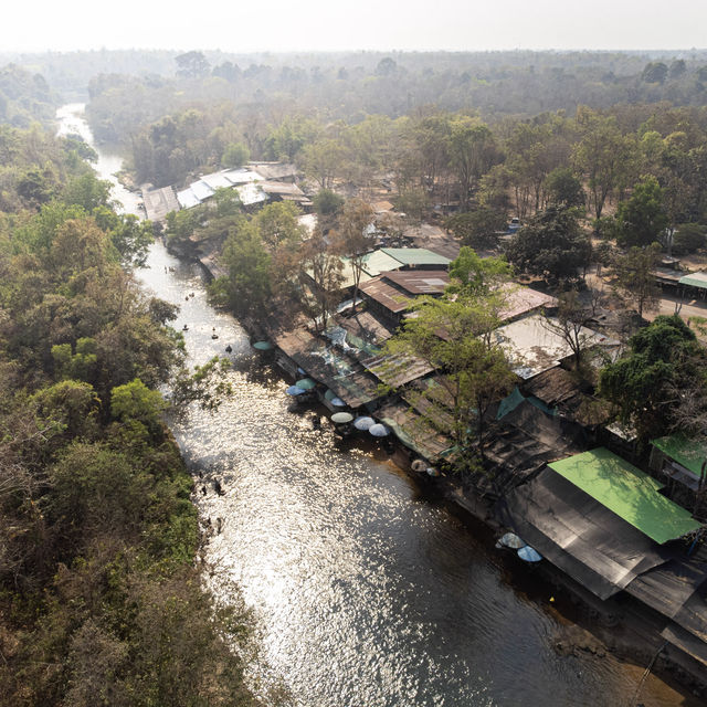เล่นน้ำคลายร้อน ที่ สปริงเวย์ เขื่อนลำปาวกาฬสินธุ์