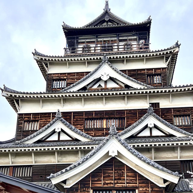 🏰 Exploring Hiroshima Castle 🌸