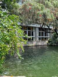 繁華都市香港公園中餐廳「Pondside」